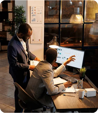 Executivos discutindo iniciativas de bem-estar